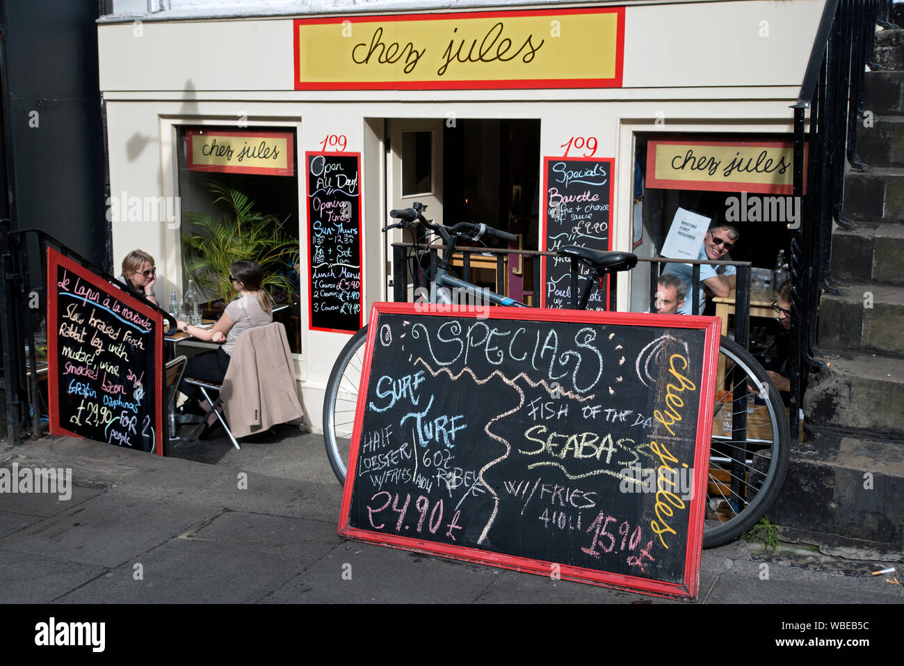 Diners eating outside Chez Jules, a  French restaurant in Hanover Street in Edinburgh's New Town. Stock Photo