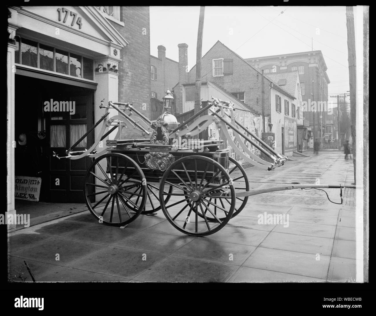 Early 1900s fire truck hi-res stock photography and images - Alamy