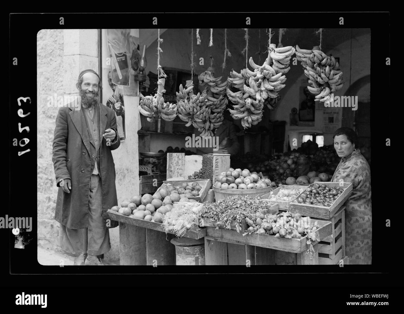 Fruit & vegetable store in Mea Shearim, Yemenite Abstract/medium: G. Eric and Edith Matson Photograph Collection Stock Photo