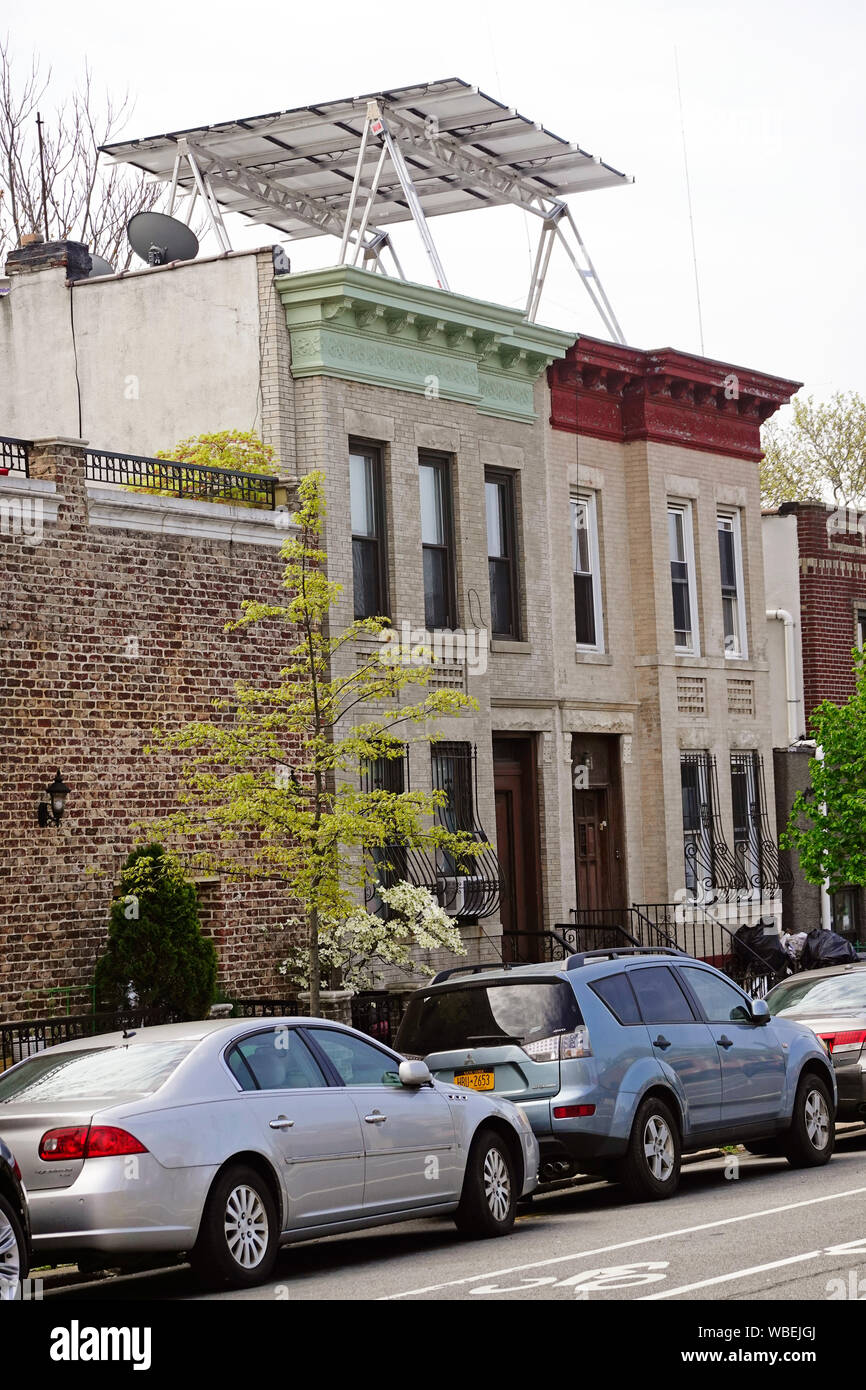 Solar panels on flat roof hires stock photography and images Alamy