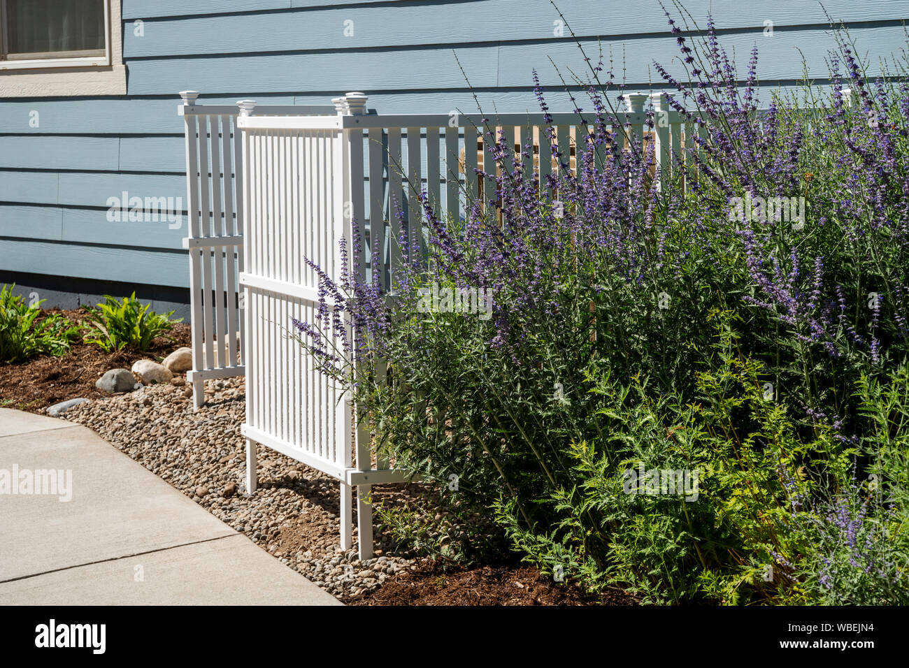 White concrete fence hi-res stock photography and images - Alamy
