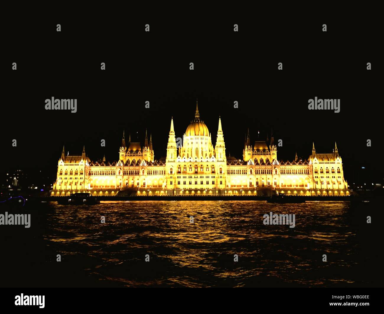 Hungarian parliament building night hi-res stock photography and images ...