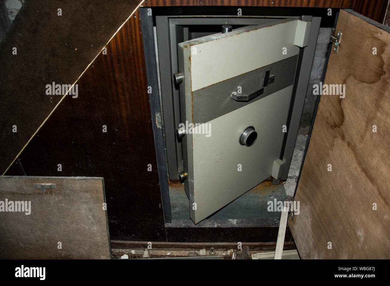Open locker hi-res stock photography and images - Alamy