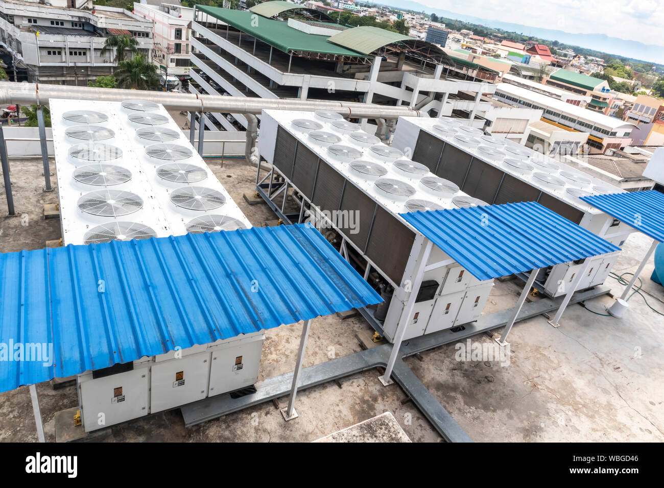 Water cooled chiller hires stock photography and images Alamy