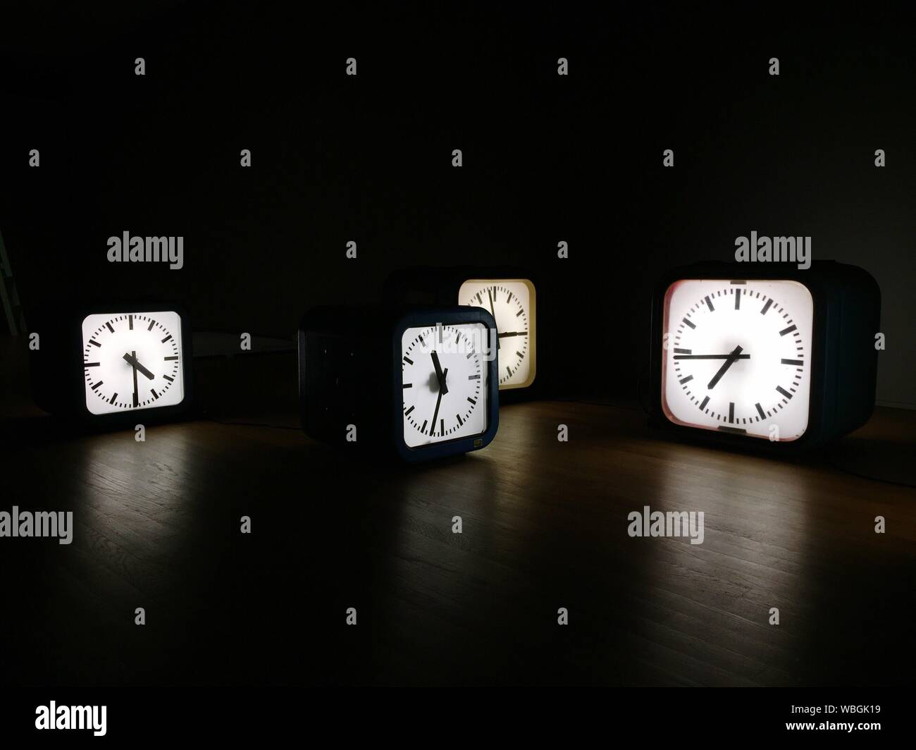 Illuminated clock face hires stock photography and images Alamy