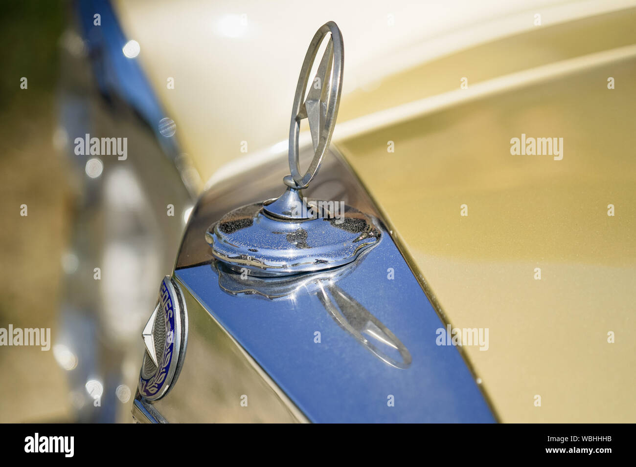 Mercedes E class SE sedan: Upper part of radiator grille with mercedes star Stock Photo