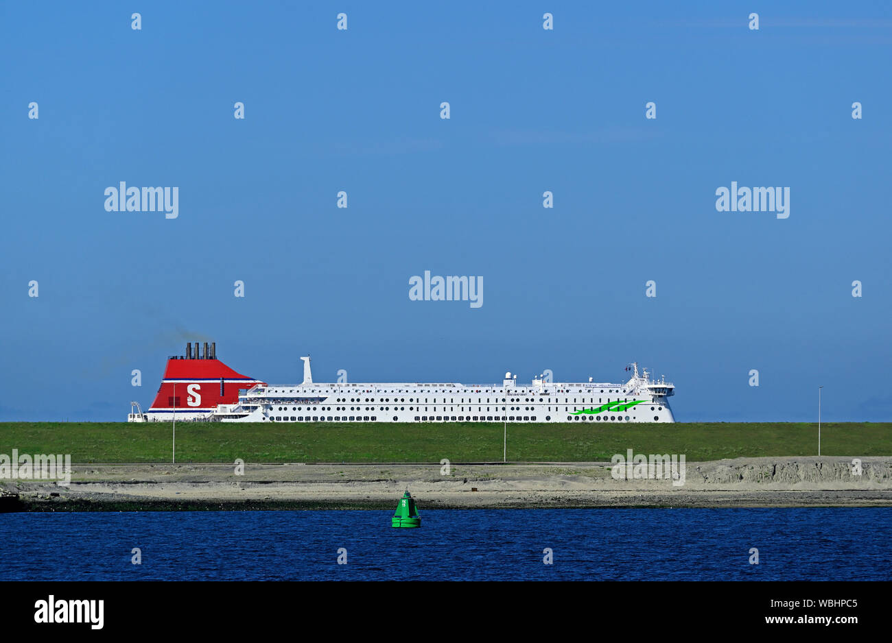 port of rotterdam, netherlands - 2019.08.08: the hoek van holland harwich roro ferry stena hollandica (imo# 9419163) inbound on maasmond behind maasvl Stock Photo