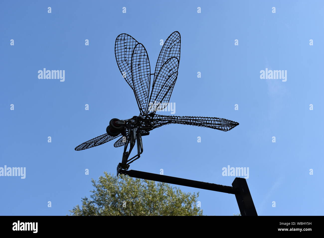 Dragonfly by Ptolemy Elrington is one of eight artworks forming the Gyosei Art Trail in Milton Keynes, which runs along the Grand Union Canal. Stock Photo