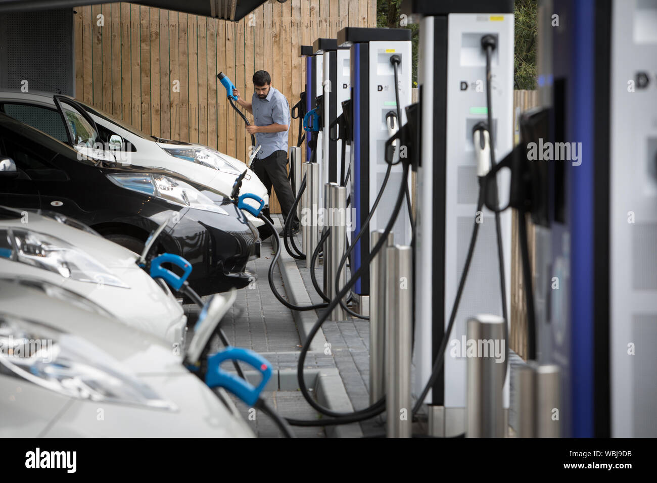 Electric vehicle charging point dundee hires stock photography and