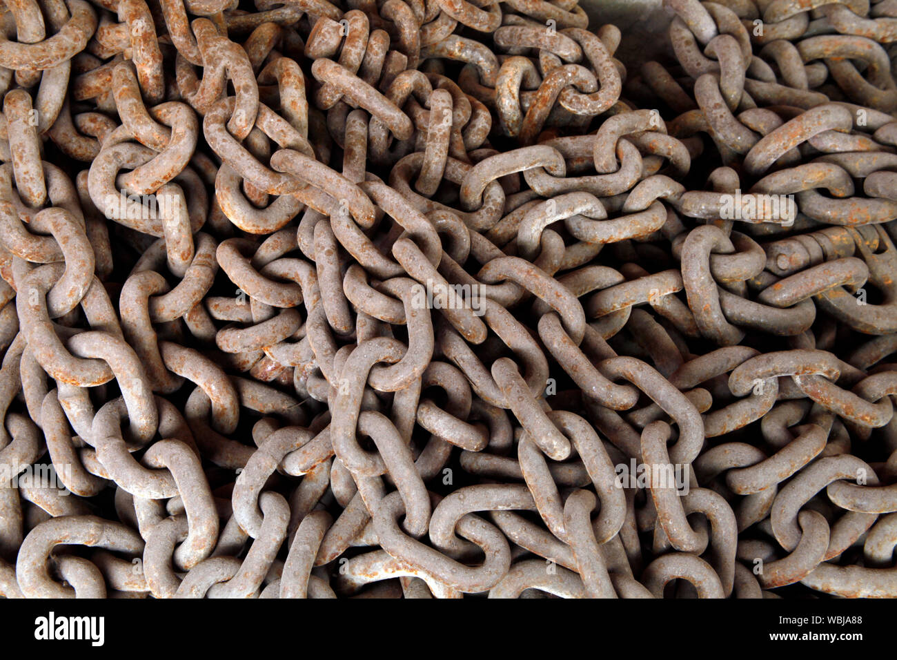Thick cast iron chain detail Stock Photo by ©thomasmales 31239829