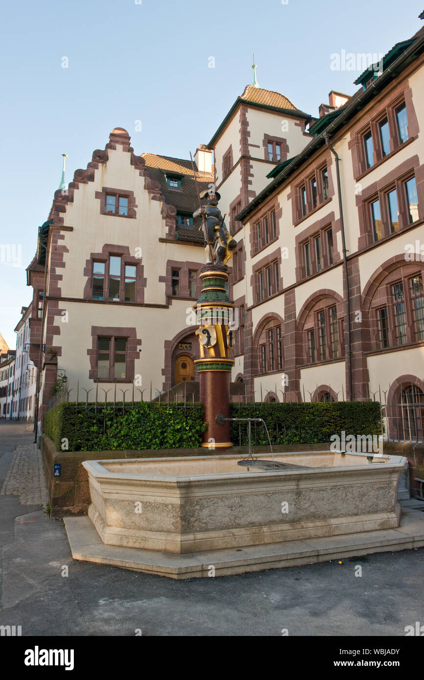 Staatsarchiv BaselStadt (archive offices). Fountian and statue. Old