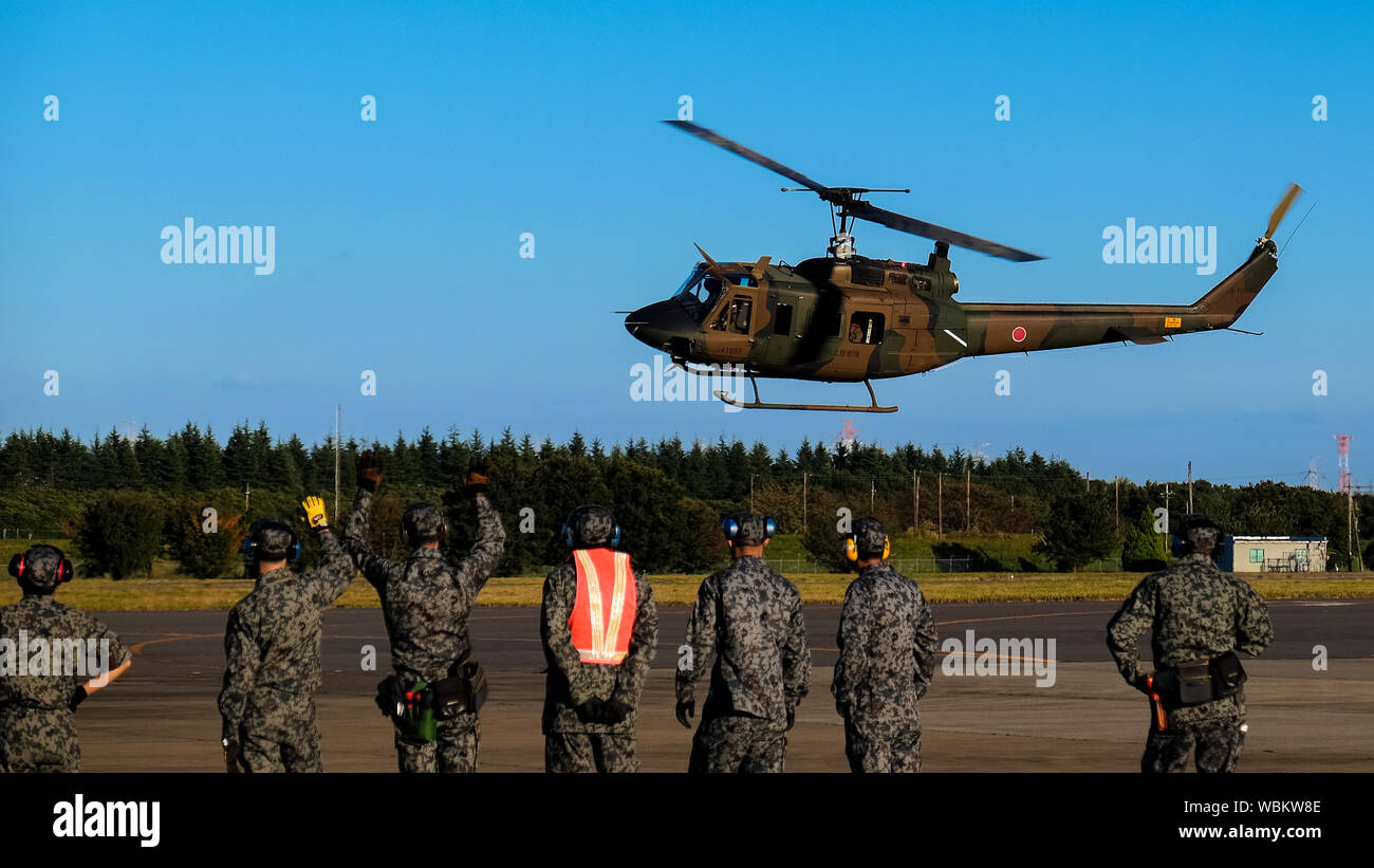 Helicopter heroes hi-res stock photography and images - Alamy
