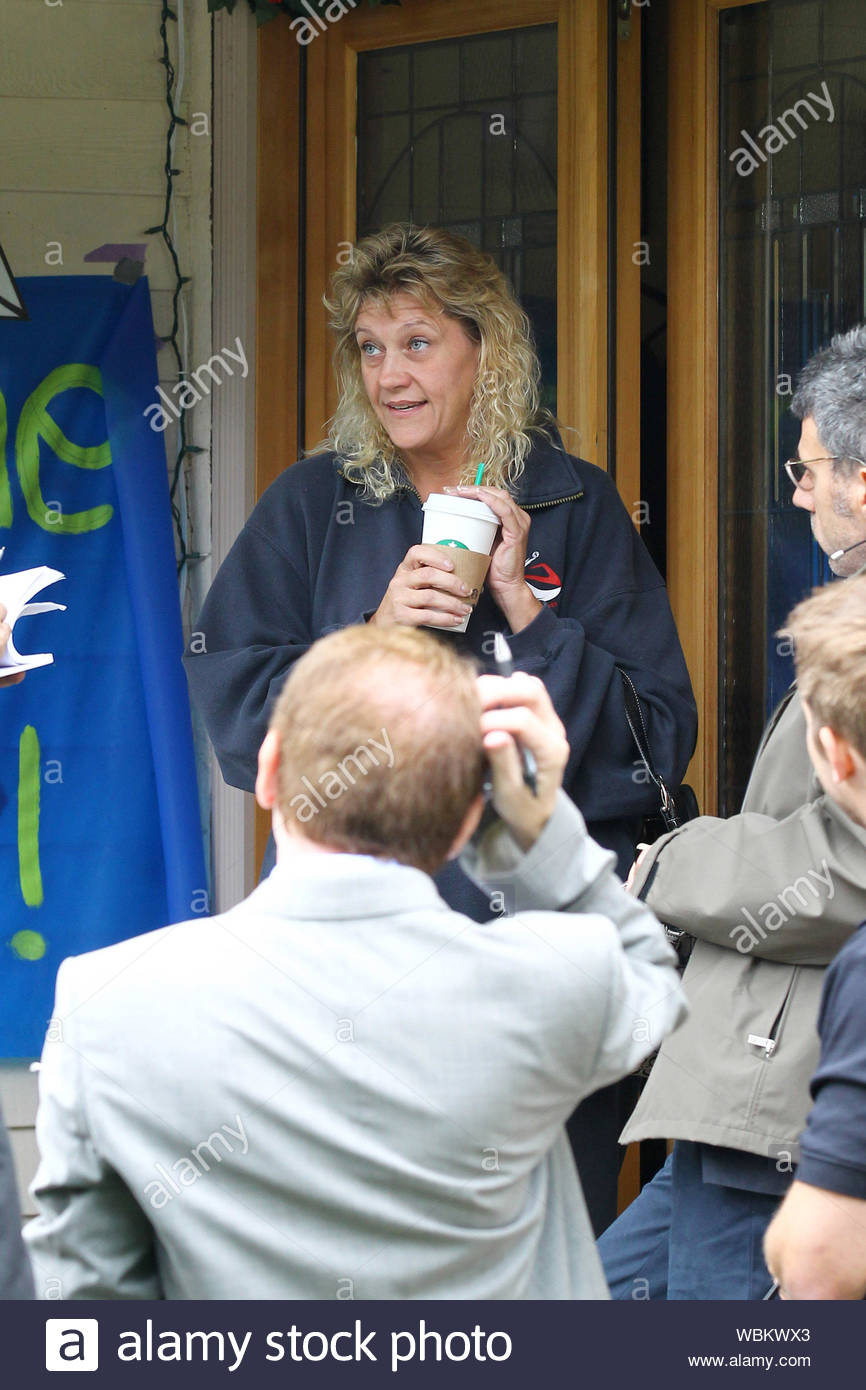 Seattle Wa Amanda Knox S Father Curt Knox Chats With The Press