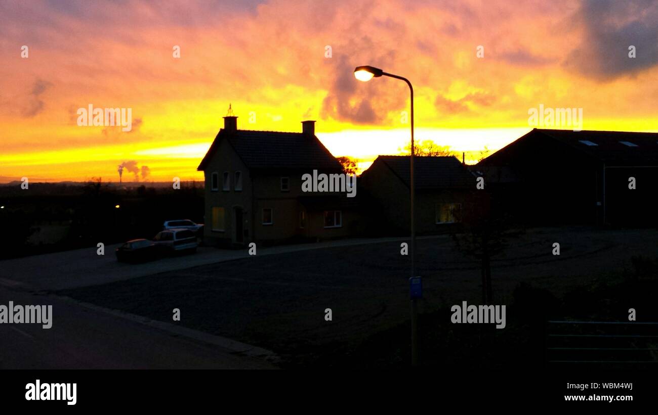 Street light and silhouette of houses hi-res stock photography and ...