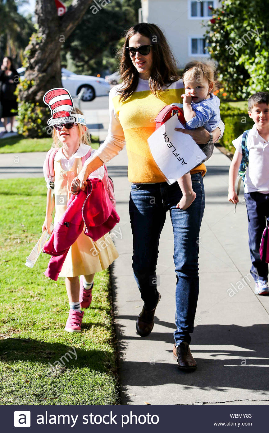 Santa Monica Ca Part 2 Jennifer Garner Picks Up Her Daughter
