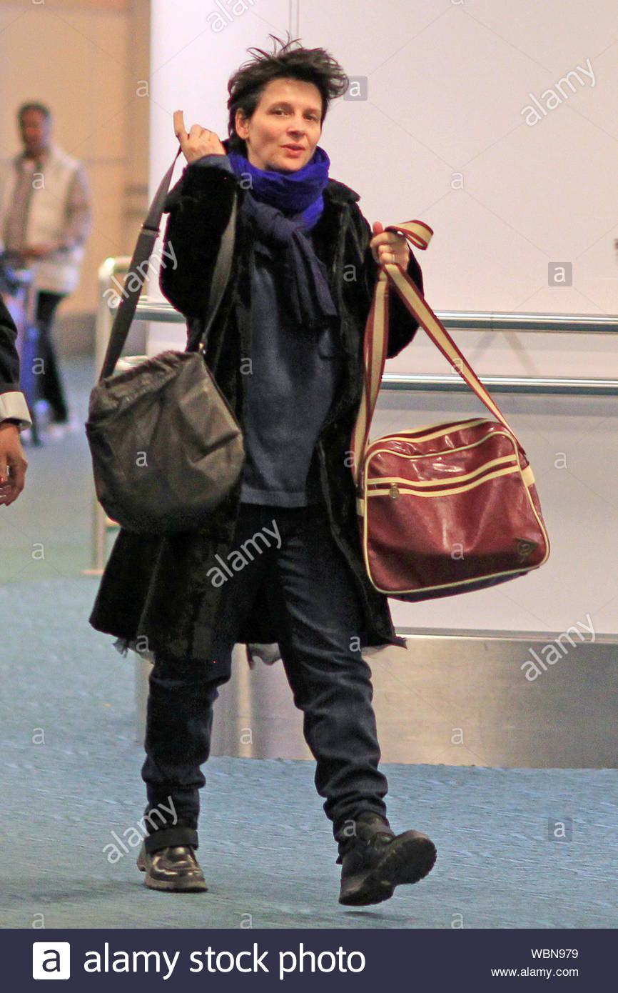 Vancouver Bc French Actress Juliette Binoche And Her Daughter