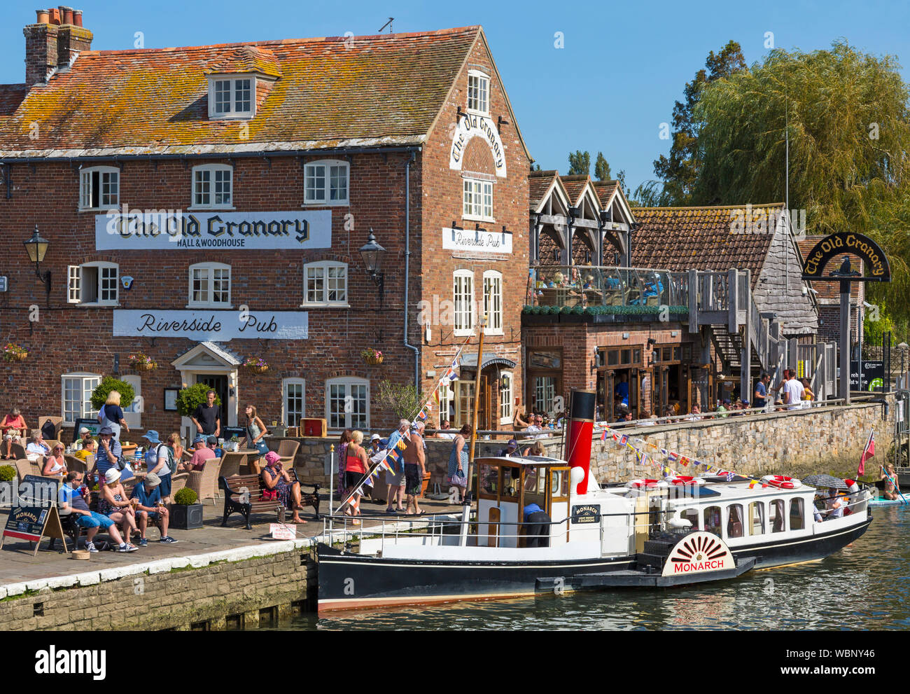 Paddle Steamer Monarch provide boat rides, boat trips, along the River