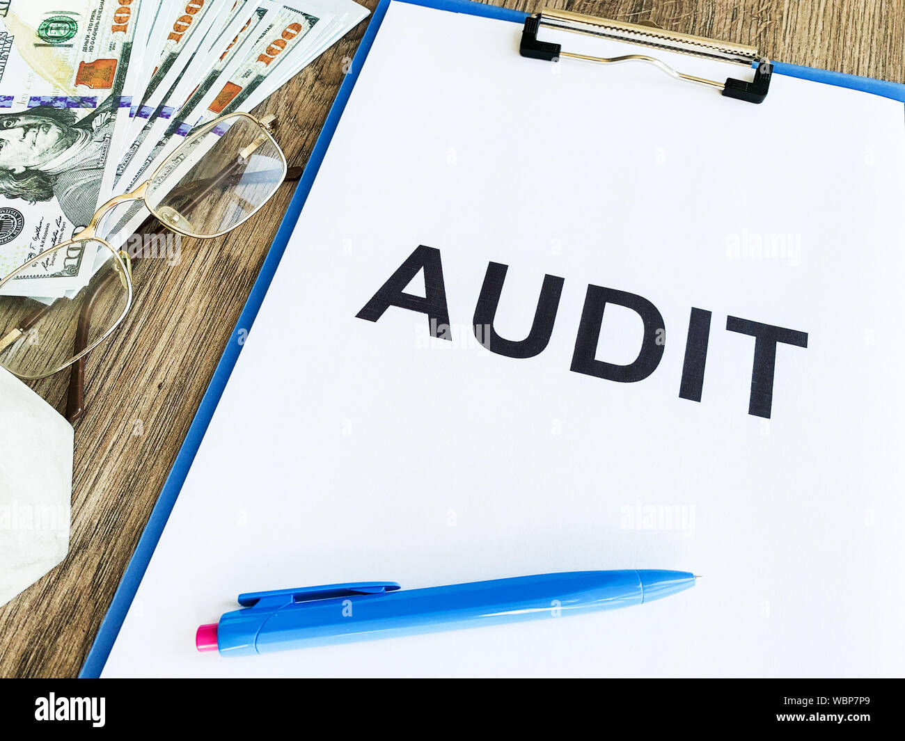 Auditor signature on report hi-res stock photography and images - Alamy