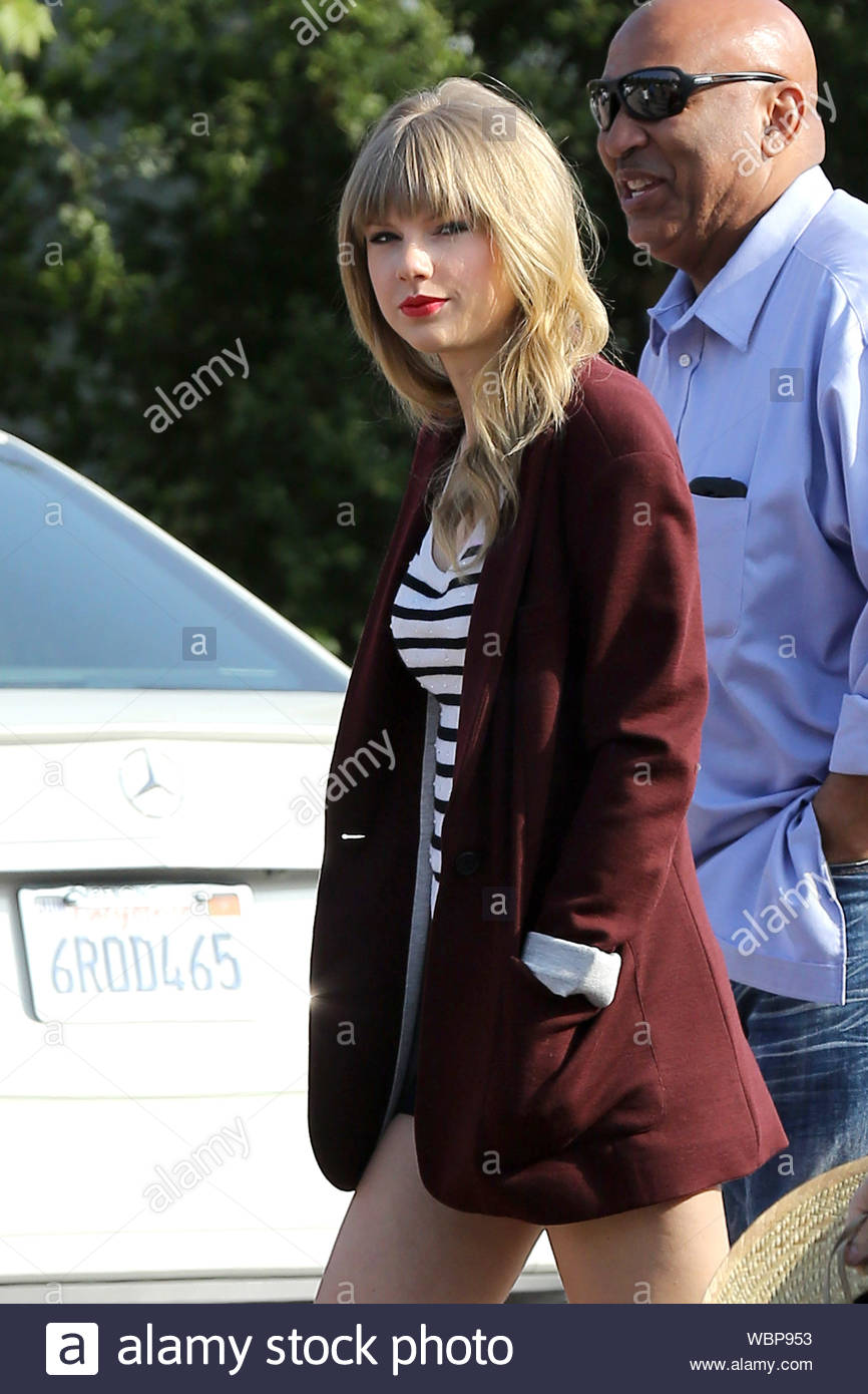 Los Angeles Ca Country Singer Taylor Swift Has Been Working All