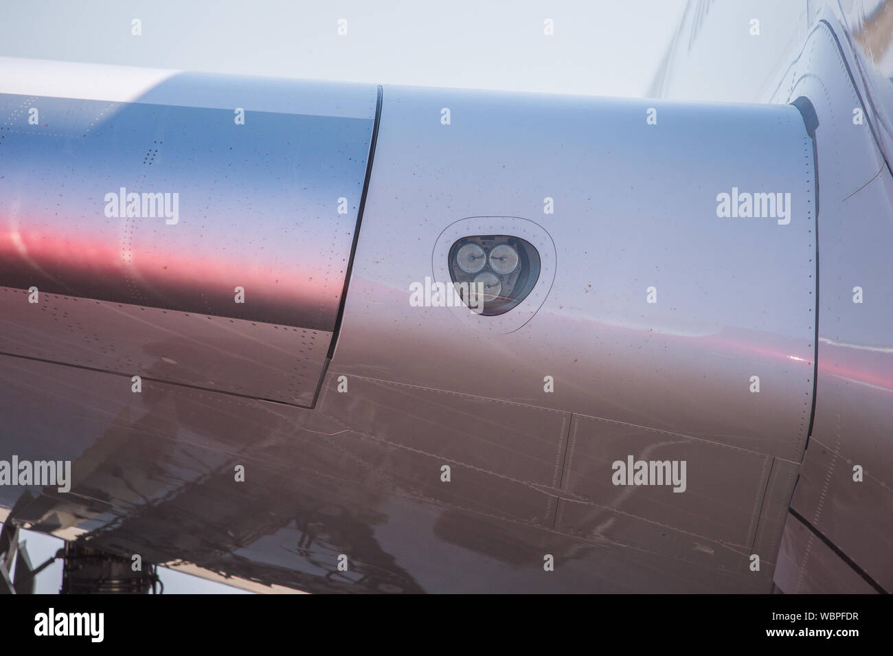 Leading edge flaps hi-res stock photography and images - Alamy