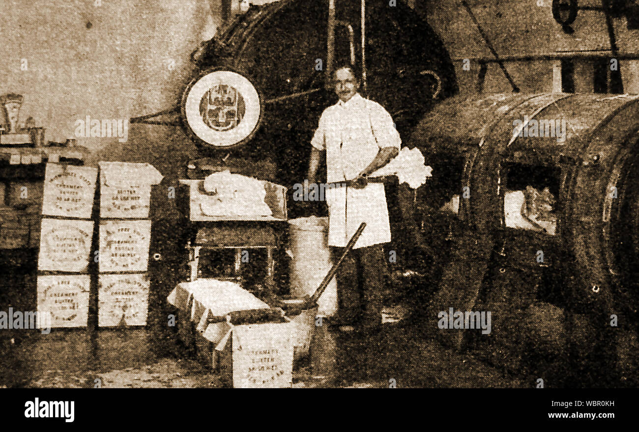 1933  IRISH DAIRY INDUSTRY - A vintage printed photograph showing a worker weighing and packing butter at an Irish dairy / creamery Stock Photo
