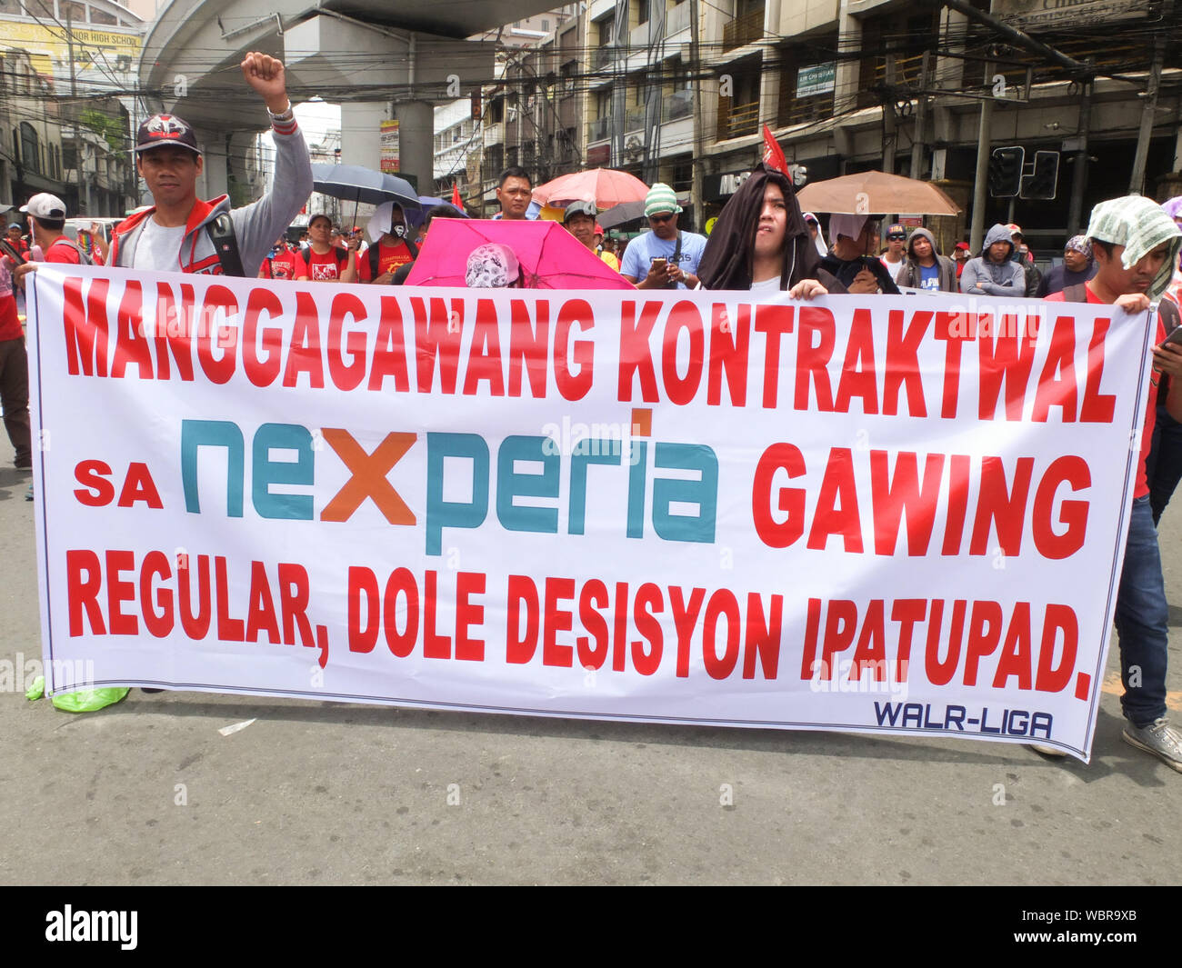 Manila, Philippines. 26th Aug, 2019. Protesters hold a banner during the demonstration.Thousands of workers took to the streets as the Philippines marked National Heroes' Day. They call it the 'Martsa ng Manggagawa Laban sa Kontraktwalisasyon' (Workers' March Against Contractualization). They slammed the Duterte Government for allegedly turning a blind eye to the abuses suffered by workers. The United workers calling for an end to 'ENDO' or end of contractualization of workers and the increase of minimum wage of workers to 750 pesos. Credit: SOPA Images Limited/Alamy Live News Stock Photo