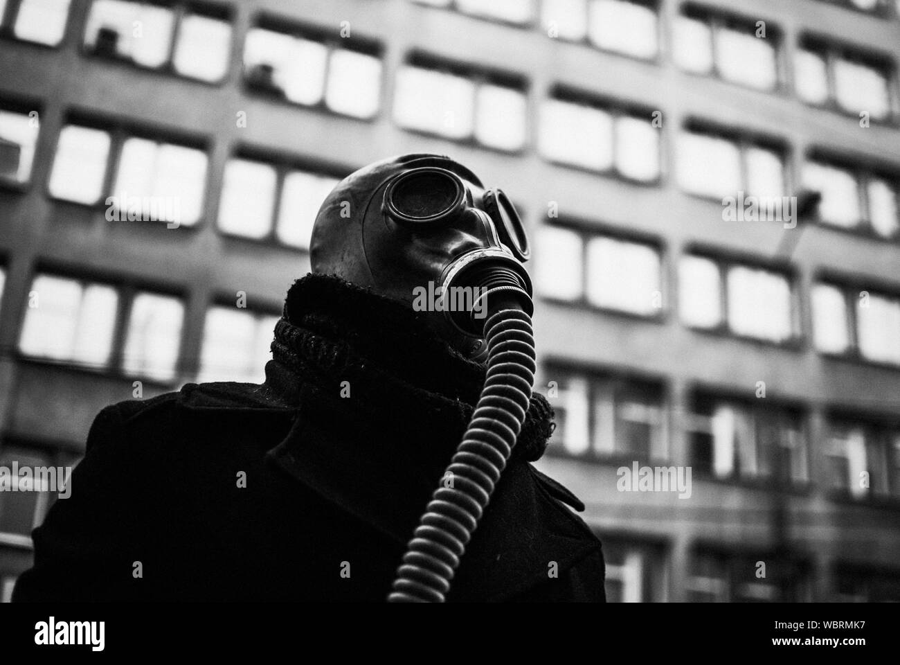 Man wearing gas mask Black and White Stock Photos & Images Alamy