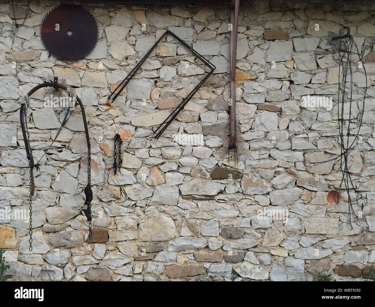 Hanging stone hires stock photography and images Alamy