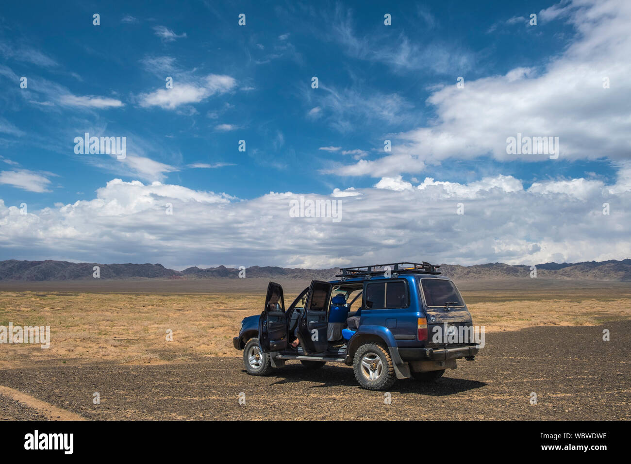 Toyota 4x4 in Gobi desert, Mongolia Stock Photo