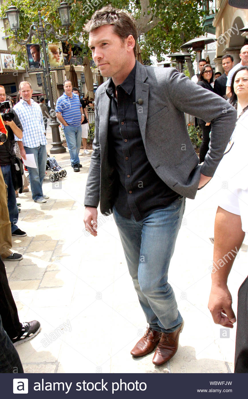 blue jeans black shirt grey blazer