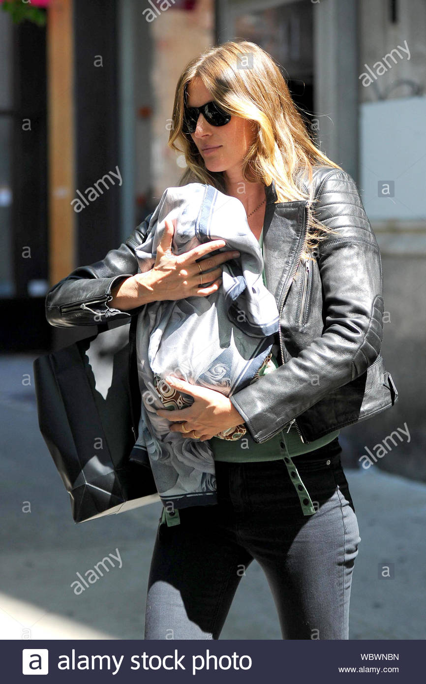 New York Ny Gisele Bundchen Cruises The Soho District In New York Itching To Get Her Shopping Fix The Supermodel And Mother Of Two Carried Her Baby Vivian As She Shopped At Blk