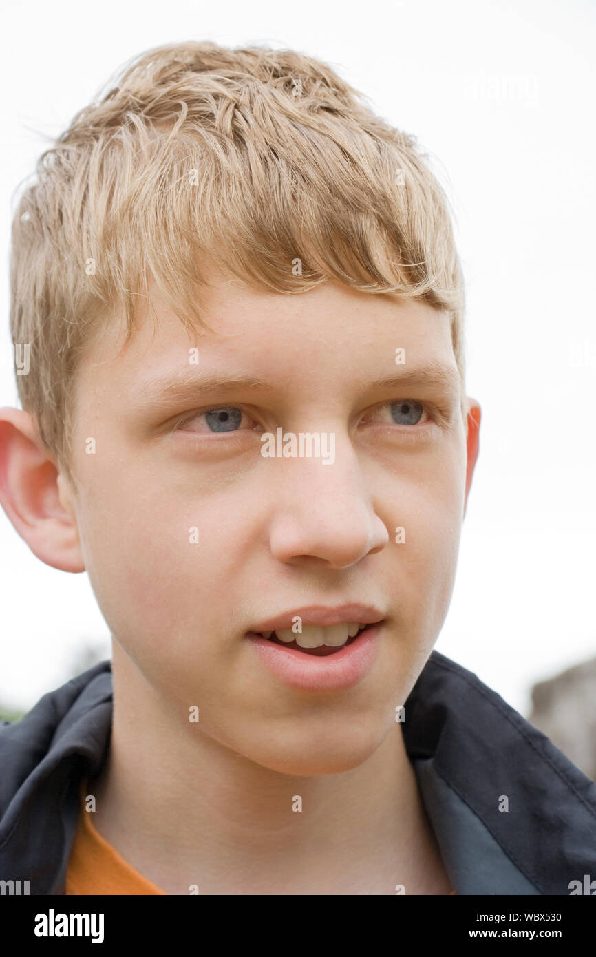 Teenage smiling face hi-res stock photography and images - Alamy