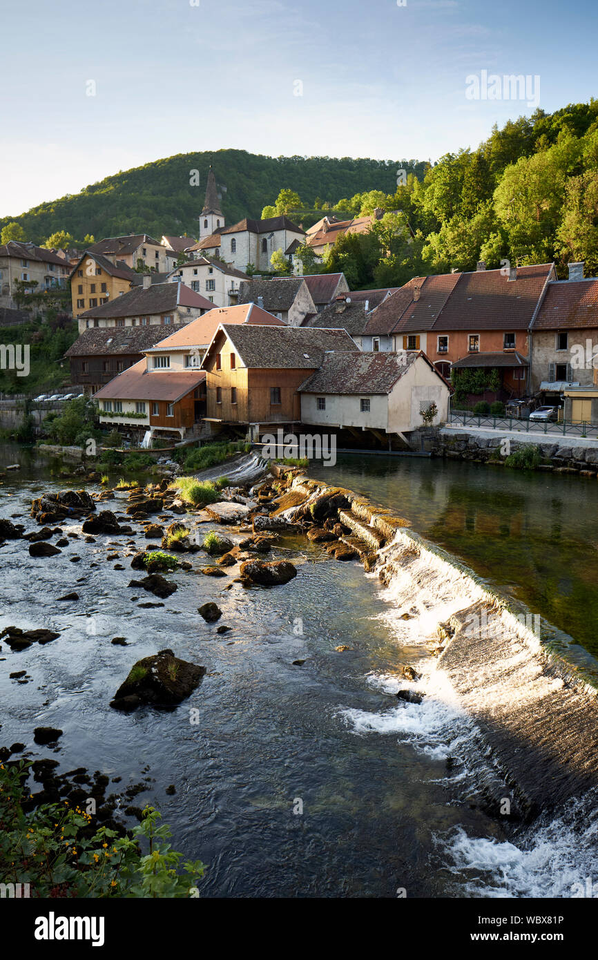 Lods village on the river Loue in the Doubs département, Bourgogne-Franche-Comté region in eastern France. Stock Photo