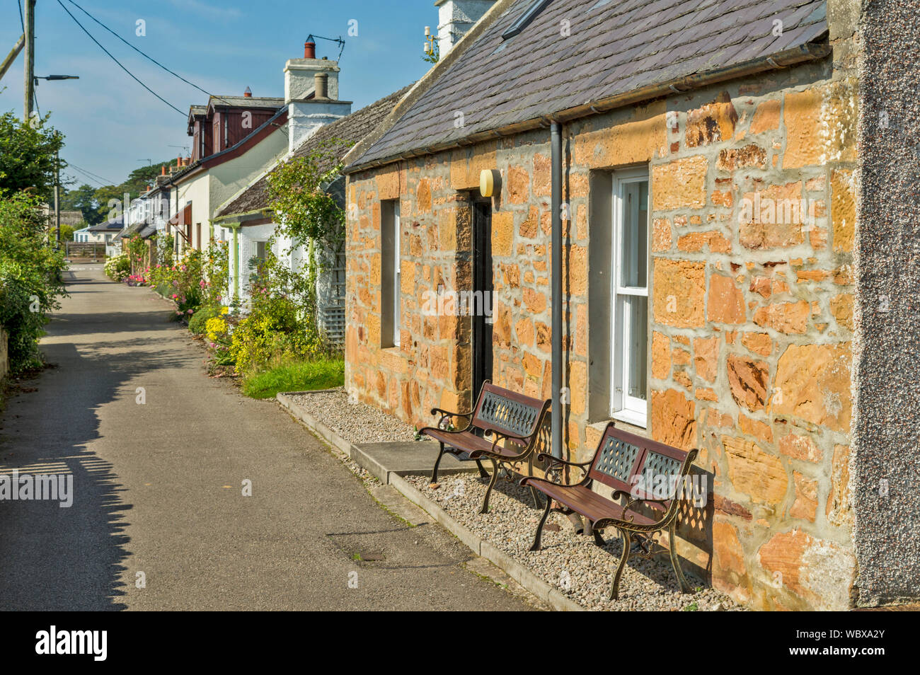 DORNOCH SUTHERLAND SCOTLAND THE TRADITIONAL HOUSES OF LITTLE TOWN IN