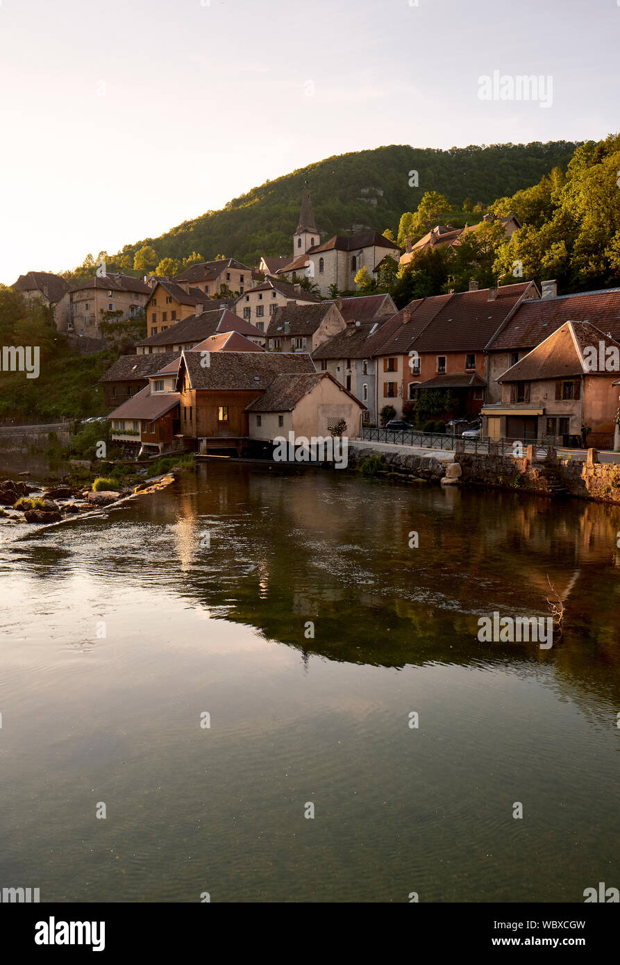 Lods village on the river Loue in the Doubs département, Bourgogne-Franche-Comté region in eastern France. Stock Photo