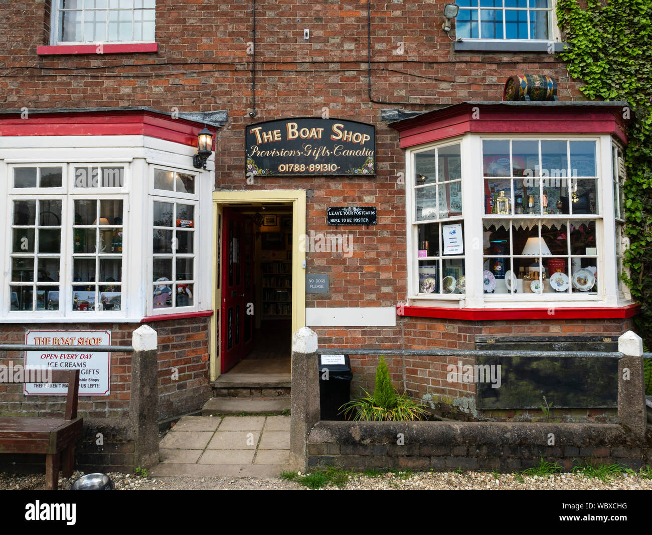 The Boat Shop, The Grand Union Canal, Braunston, Northamptonshire, England, UK. Stock Photo