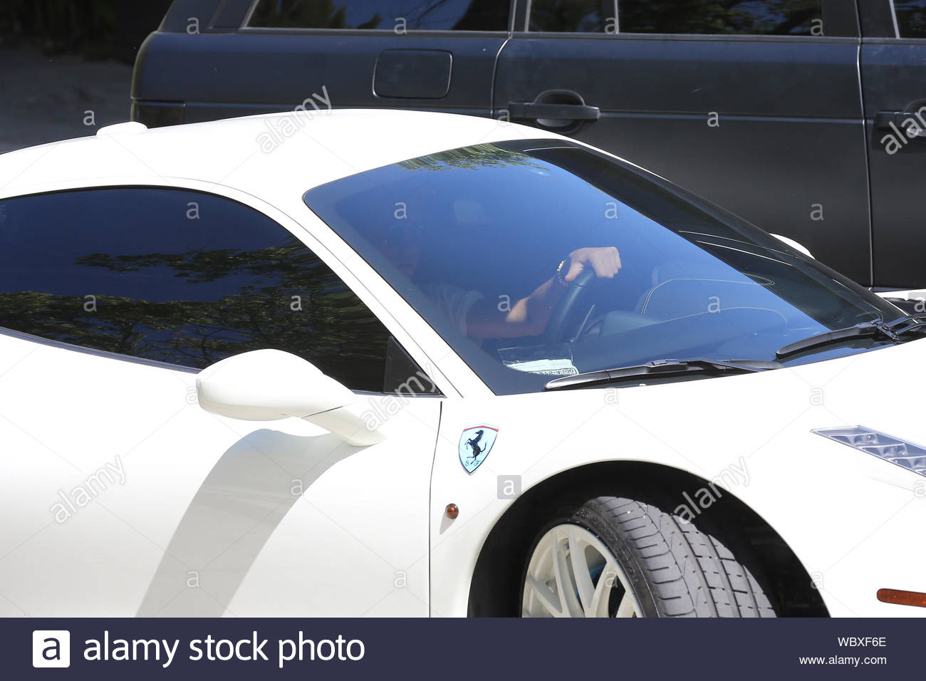 Los Angeles Ca Justin Bieber Heads Out Of A Studio In Los Angeles In His Shiny
