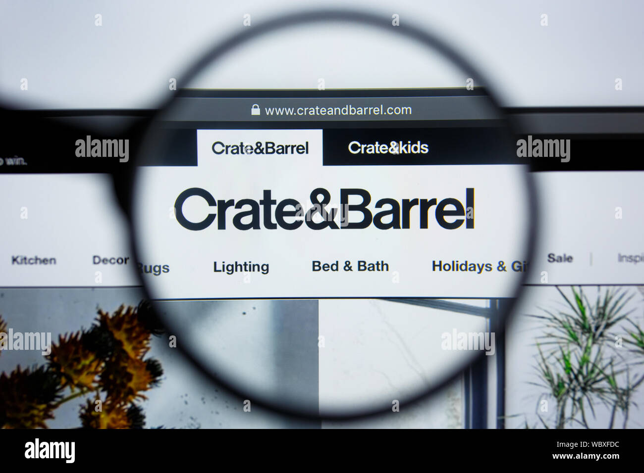 Crateandbarrel hires stock photography and images Alamy