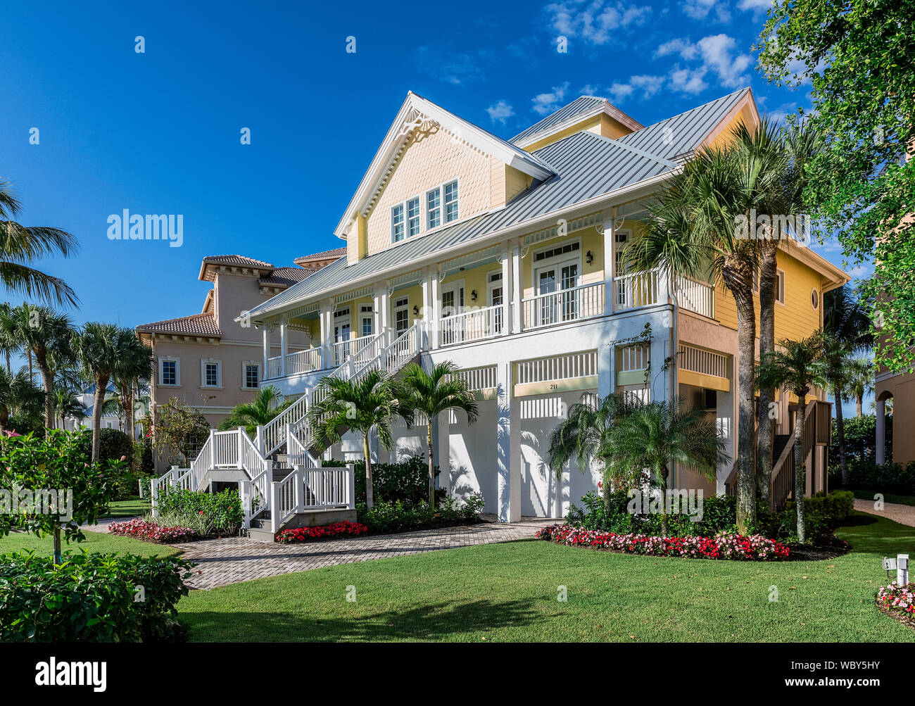 beutiful-high-end-house-located-on-barefoot-beach-road-bonita-springs-florida-usa-WBY5HY.jpg