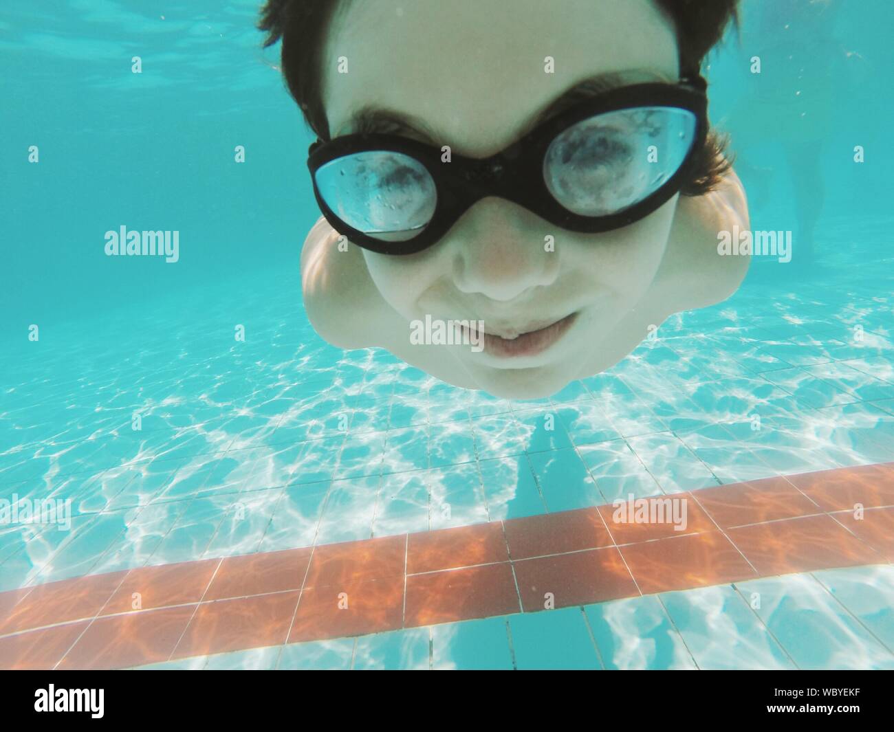 Boy goggles underwater hires stock photography and images Alamy