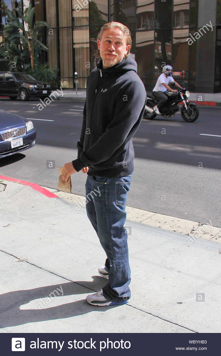 nike hoodie with jeans