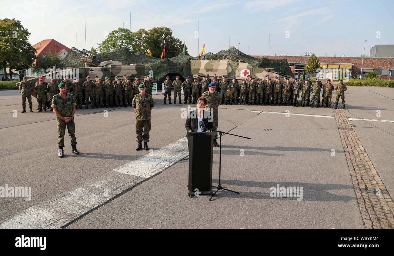 Frankenberg, Germany. 27th Aug, 2019. Federal Defence Minister Annegret Kramp-Karrenbauer (CDU), flanked by Lieutenant General Jörg Vollmer (l) and Chief of Staff Physician Ulrich Baumgärtner, speaks to the soldiers after her visit to the Wettin barracks. She is informed about the capabilities of the troops by the Panzergrenadierbrigade 37 'Freistaat Sachsen' and the Sanitätsstaffel 'Einsatz'. The Wettiner barracks currently house around 1100 soldiers. Credit: Jan Woitas/dpa-Zentralbild/dpa/Alamy Live News Stock Photo
