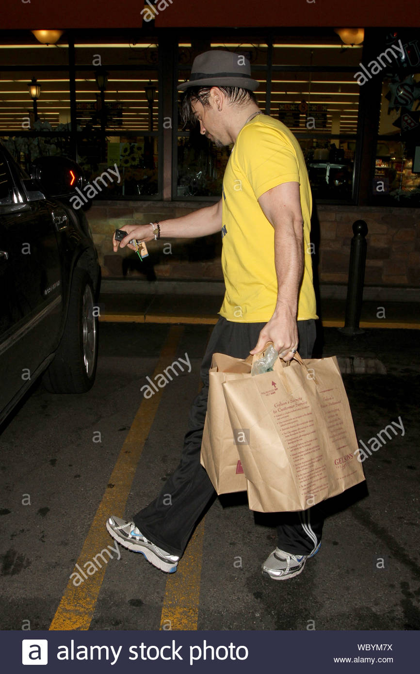 Los Angeles, CA - Actor Colin Farrell steps out for a grocery run at  Gelsons today, walking out with two bags of goodies while his sister,  Claudine, waited in the car. The "