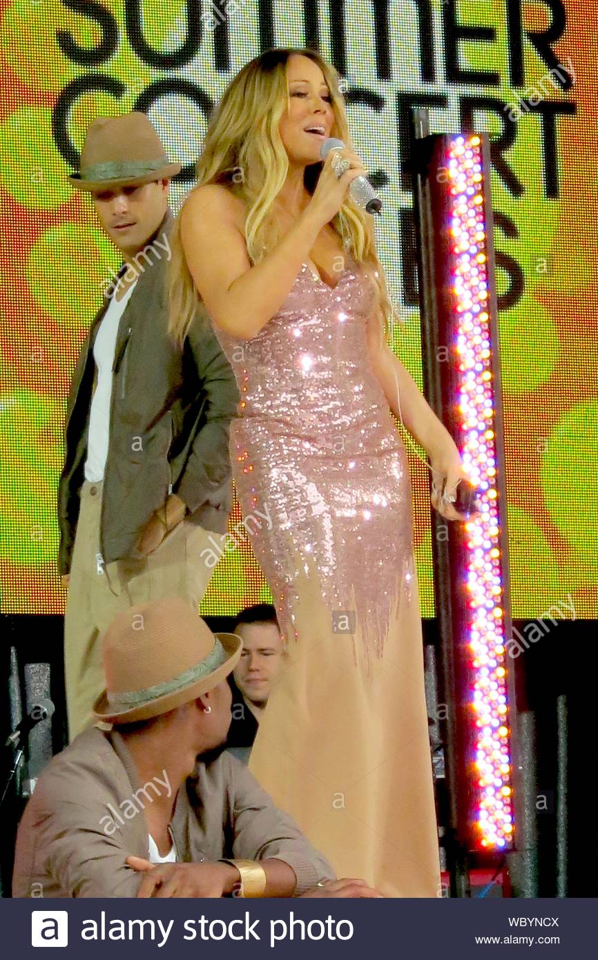 New York Ny Mariah Carey Performs On Good Morning America