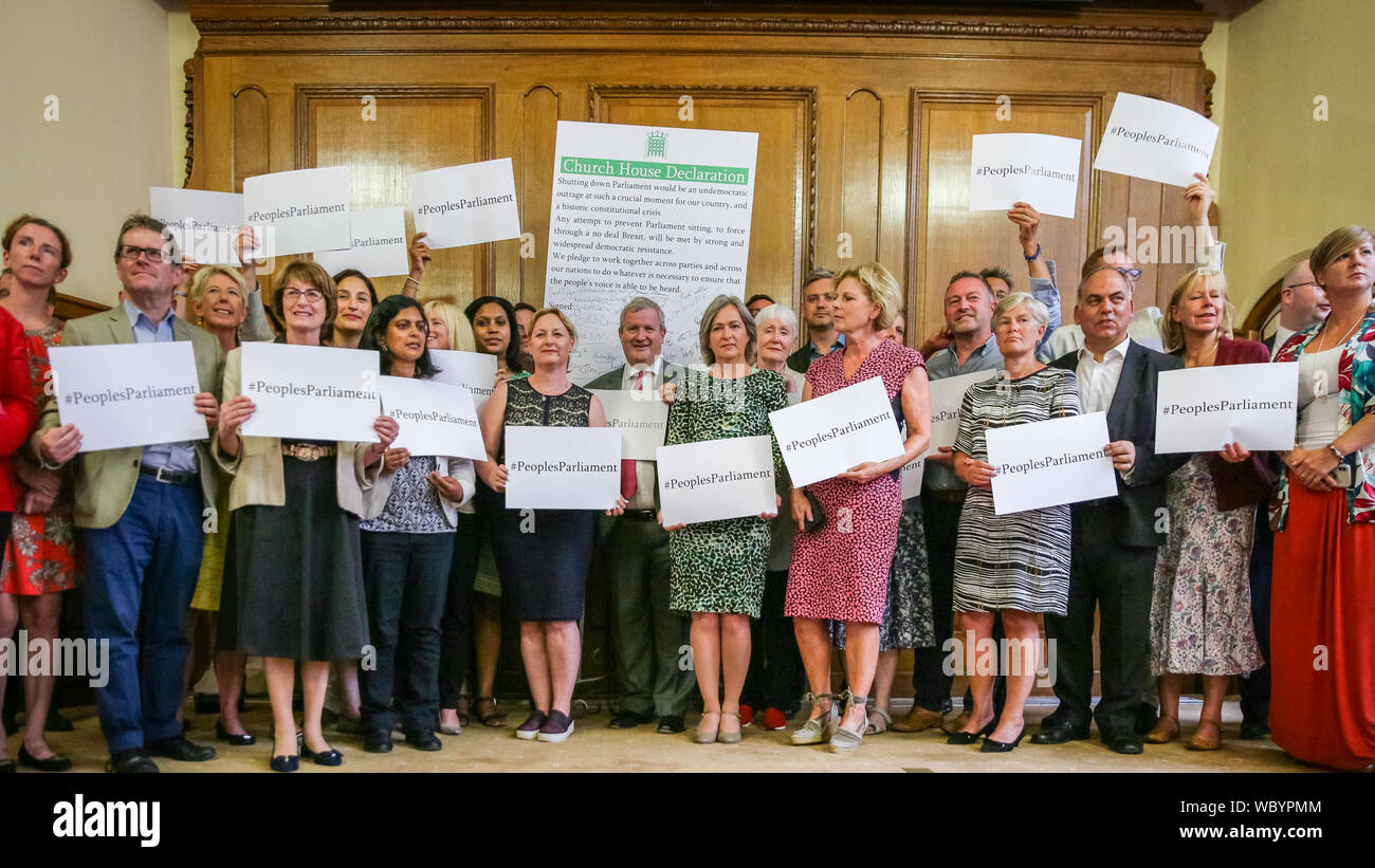 London Uk 27th Aug 2019 Mps Pose With The Declaration Cross