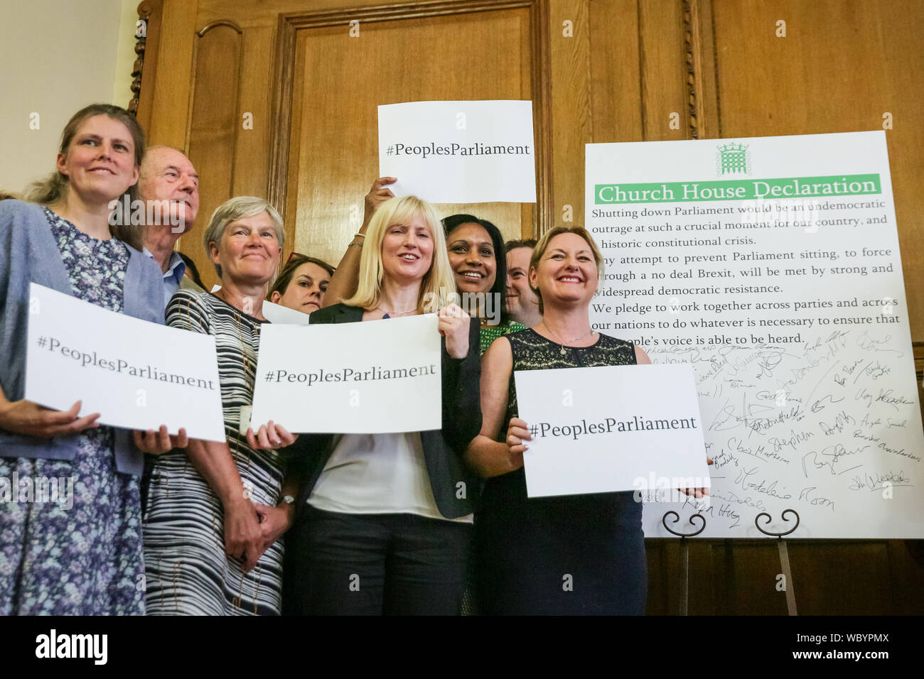 London Uk 27th Aug 2019 Mps Pose With The Declaration Cross