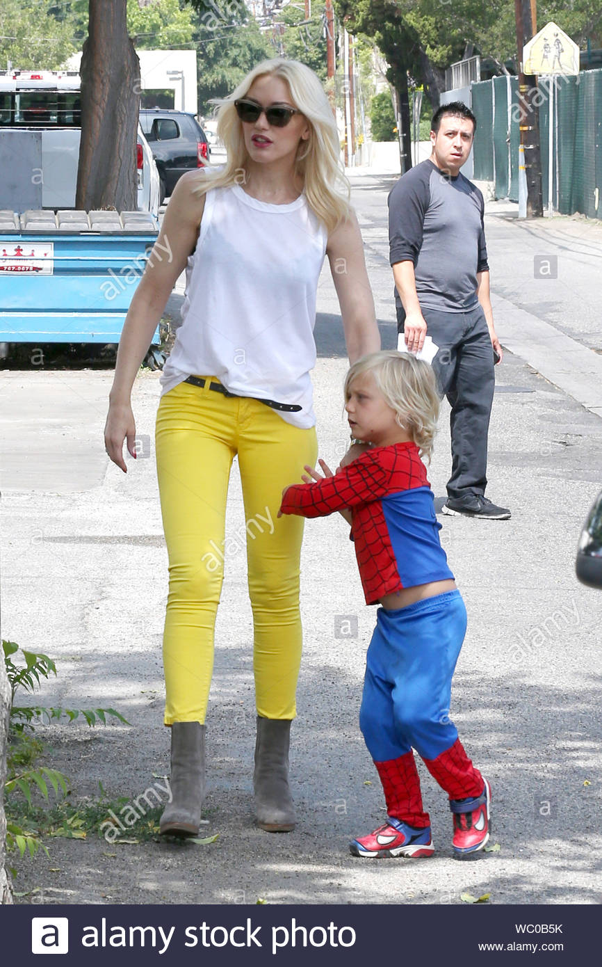 Sherman Oaks Ca Gwen Stefani Takes Her Little Boys Kingston And