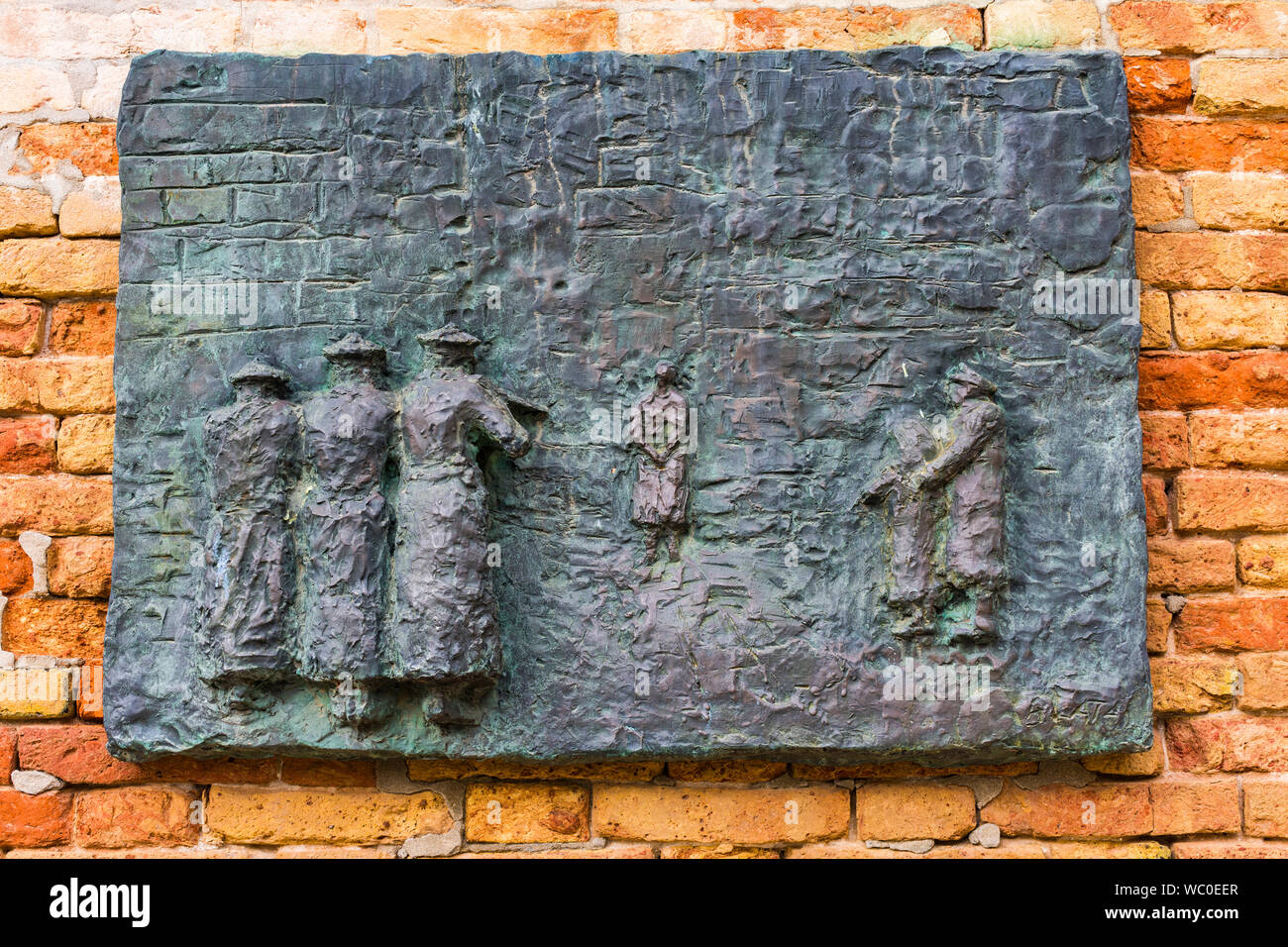 Bronze relief Holocaust Memorial plaque, by Arbit Blatas, on a wall in the Campo del Ghetto Nuovo, Venice, Italy Stock Photo
