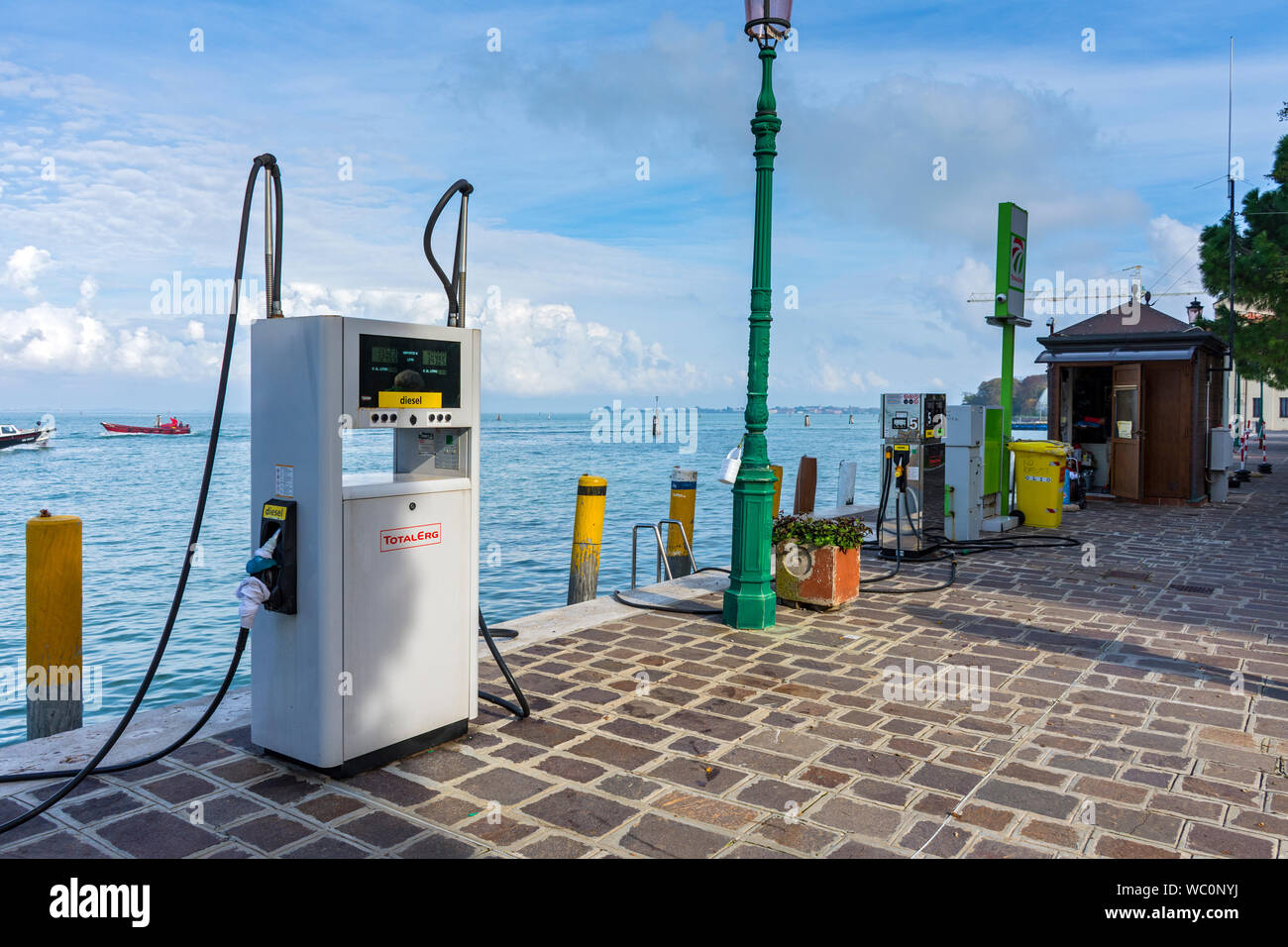 Marine fuel filling station on the Fondamenta Sacca San Girolamo