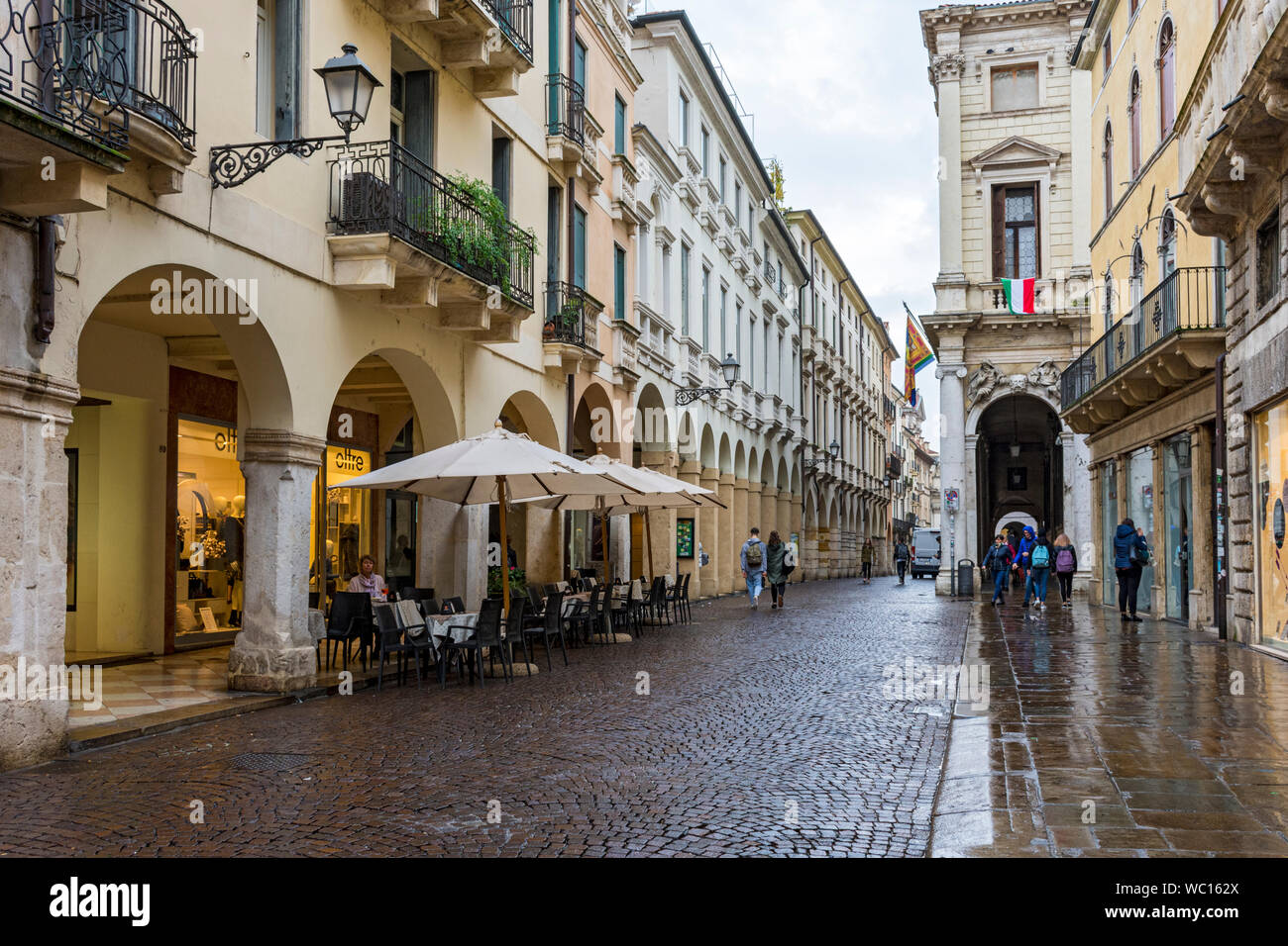 Shop rain day hi-res stock photography and images - Alamy